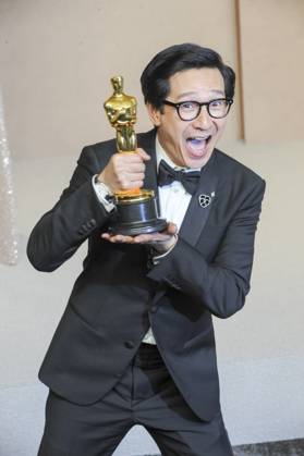 Ke Huy Quan in the press room for 95th Academy Awards - Photo Room, Dolby Theatre, Los Angeles, CA March 12, 2023. Photo By: Elizabeth Goodenough/Everett Collection in the press room for 95th Academy Awards - Photo Room, Dolby Theatre, Los Angeles, CA March 12, 2023. Photo By: Elizabeth Goodenough/Everett Collection PUBLICATIONXNOTxINxCANxCHNxFRAxITAxJPNxNORxPOLxRUSxESPxUKxUSA