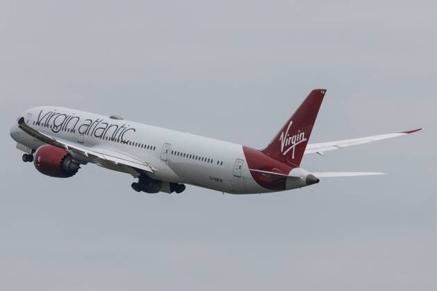 Die Boeing 787-9 Dreamliner (B789) der Fluglinie Virgin Atlantic (VS VIR) mit der Registrierung G-VNEW (MSN: 40956) startet vom Flughafen London Heathrow Airport (EGLL LHR). London Greater London Vereinigtes Königreich