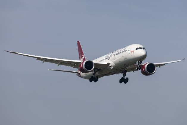 Die Boeing 787-9 Dreamliner (B789) der Fluglinie Virgin Atlantic (VS VIR) mit der Registrierung G-VZIG (MSN: 37969) landet am Flughafen London Heathrow Airport (EGLL LHR). London Greater London Vereinigtes Königreich