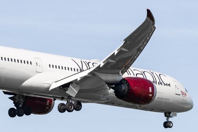 Die Boeing 787-9 Dreamliner (B789) der Fluglinie Virgin Atlantic (VS VIR) mit der Registrierung G-VNYL (MSN: 37981) landet am Flughafen London Heathrow Airport (EGLL LHR). London Greater London Vereinigtes Königreich