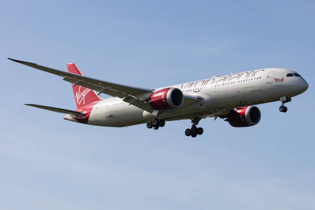 Die Boeing 787-9 Dreamliner (B789) der Fluglinie Virgin Atlantic (VS VIR) mit der Registrierung G-VBEL (MSN: 37980) landet am Flughafen London Heathrow Airport (EGLL LHR). London Greater London Vereinigtes Königreich