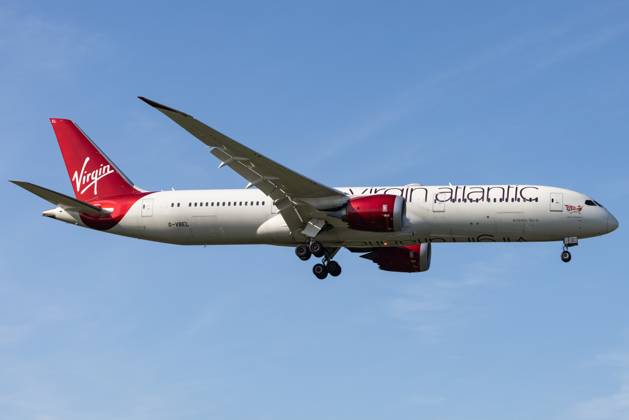 Die Boeing 787-9 Dreamliner (B789) der Fluglinie Virgin Atlantic (VS VIR) mit der Registrierung G-VBEL (MSN: 37980) landet am Flughafen London Heathrow Airport (EGLL LHR). London Greater London Vereinigtes Königreich
