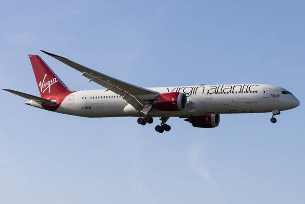 Die Boeing 787-9 Dreamliner (B789) der Fluglinie Virgin Atlantic (VS VIR) mit der Registrierung G-VAHH (MSN: 37967) landet am Flughafen London Heathrow Airport (EGLL LHR). London Greater London Vereinigtes Königreich