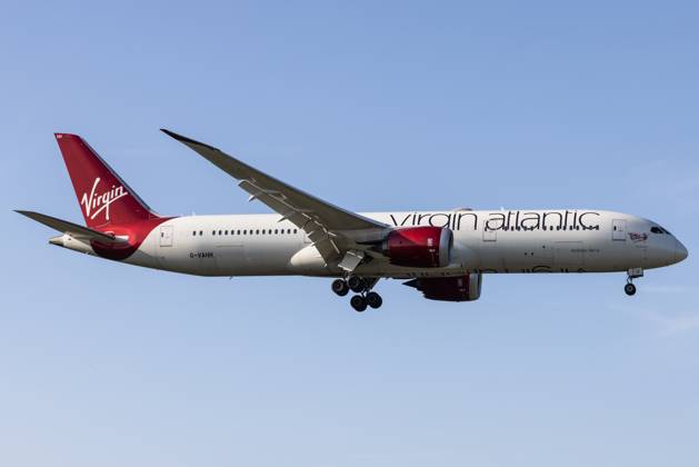 Die Boeing 787-9 Dreamliner (B789) der Fluglinie Virgin Atlantic (VS VIR) mit der Registrierung G-VAHH (MSN: 37967) landet am Flughafen London Heathrow Airport (EGLL LHR). London Greater London Vereinigtes Königreich