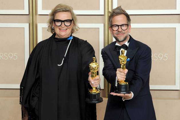 Ernestine Hipper und Christian M. Goldbeck mit Oscars für das beste Szenenbild bei Im Westen nichts Neues im Press Room der Oscar Verleihung 2023 95th Annual Academy Awards im Hollywood & Highland Center. Los Angeles, 12.03.2023