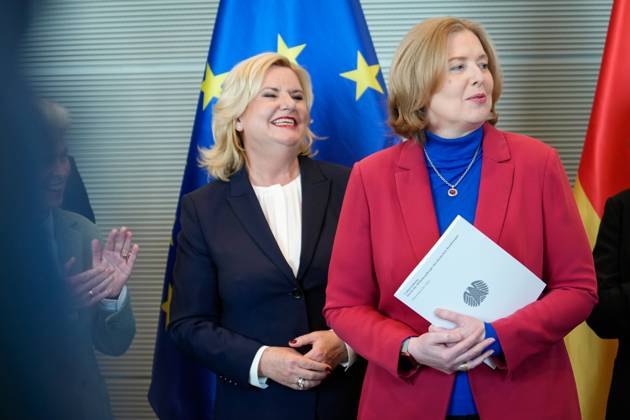 Uebergabe des Jahresberichtes 2022 der Wehrbeauftragen im Deutschen Bundestag Aktuell,14.03.2023, Berlin, Eva Hoegl, Wehrbeauftragte bei der Uebergabe des Jahresberichtes 2022 der Wehrbeauftragen an die Bundestagspraesidentin Baerbel Bas im Deutschen Bundestag Berlin Berlin Deutschland