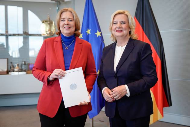 Uebergabe des Jahresberichtes 2022 der Wehrbeauftragen im Deutschen Bundestag Aktuell,14.03.2023, Berlin, Eva Hoegl, Wehrbeauftragte bei der Uebergabe des Jahresberichtes 2022 der Wehrbeauftragen an die Bundestagspraesidentin Baerbel Bas im Deutschen Bundestag Berlin Berlin Deutschland