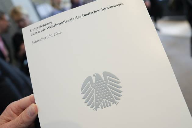Uebergabe des Jahresbericht 2022 der Wehrbeauftragten an Bundestagspraesidentin Bas Aktuell,14.03.2023, Berlin, Foto des akjtuellen Jahresberichtes 2022 der Wehrbeauftragten im Deutschen Bundestag Berlin Berlin Deutschland
