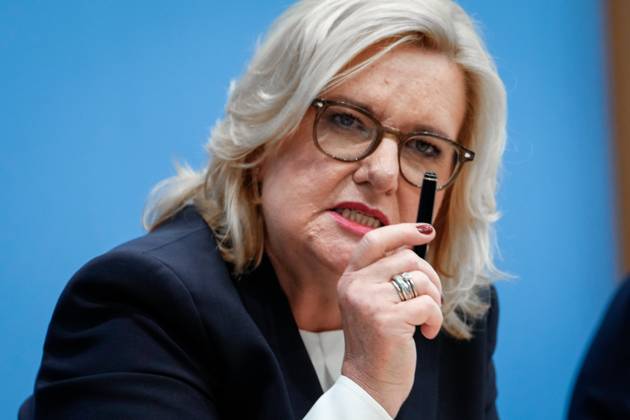 Bundespressekonferenz Vorstellung des Jahresberichtes 2022 der Wehrbeauftragten Aktuell,14.03.2023, Berlin, Eva Hoegl, Wehrbeauftragte des Deutschen Bundestages im Portrait mit besonderer Geste bei der Vorstellung des Jahresberichtes 2022 der Wehrbeauftragten in der Bundespressekonferenz Berlin Berlin Deutschland