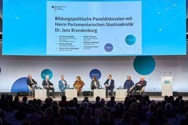 Bildungsgipfel 2023 in bbc Berlin Congress Center Deutschland, Berlin, 14.03.2023: Bildungspolitische Paneldiskussion mit Jens, Brandenburg, Kai Gehring, Gerhard Brand, Hans-Peter Meidinger, Maile Finnern, Wiebke Maibaum und Christiane Gotte. Bildungsgipfel mit BM in Bettina Stark-Watzinger. Auftakt zur Erneuerung des Bildungssystems. Aufstiegschancen unabhängig von der sozialen Herkunft.