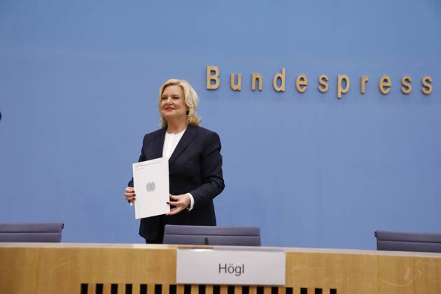 Eva Högl, Wehrbeauftragte des Deutschen Bundestages, Deutschland, Berlin, Bundespressekonferenz, Thema: Vorstellung des Jahresberichtes 2022