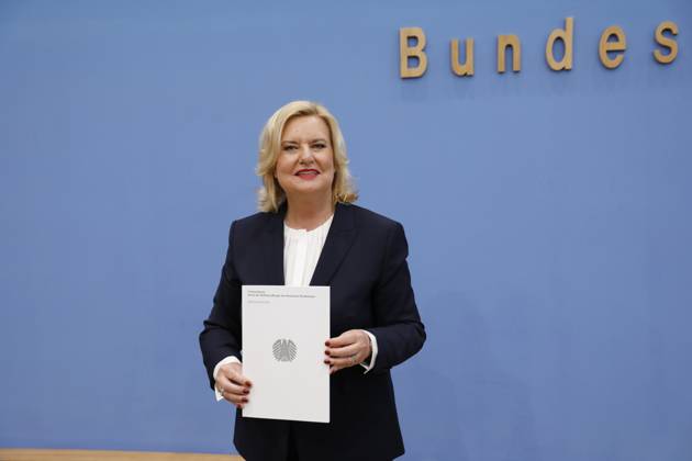 Eva Högl, Wehrbeauftragte des Deutschen Bundestages, Deutschland, Berlin, Bundespressekonferenz, Thema: Vorstellung des Jahresberichtes 2022
