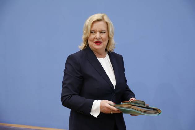 Eva Högl, Wehrbeauftragte des Deutschen Bundestages, Deutschland, Berlin, Bundespressekonferenz, Thema: Vorstellung des Jahresberichtes 2022