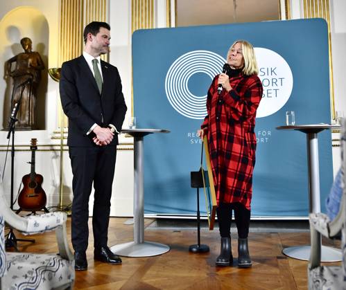 STOCKHOLM 230314 Aid and Foreign Trade Minister Johan Forssell presents the governments honorary award for numerous efforts for Swedish music exports in 2022 to Marie Ledin in the Bla Salongen at the Ministry of Foreign Affairs Stockholm Sweden POL x12150x,  Copyright: xCaisaxRasmussenx xTTx MUSIKEXPORTPRISET TTABB0000000000170115