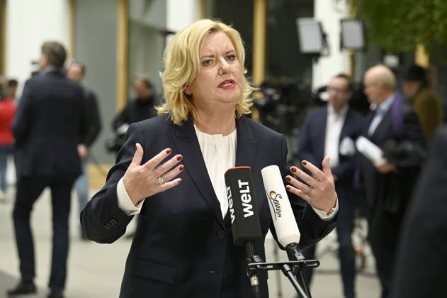 Eva Högl bei einem Statement am Rande der Bundespressekonferenz zur Vorstellung des Jahresberichtes 2022 im Haus der Bundespressekonferenz. Berlin, 14.03.2023