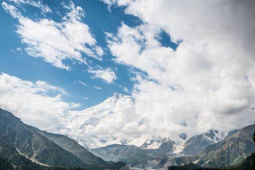 RECORD DATE NOT STATED The Fairy Meadows Nanga Parbat mountains with a cloudy blue sky in the background, Pakistan *** der Elfe Wiesen Nanga Parbat Gebirge mit einer wolkig Blau Himmel ÊIn der background, Pakistans 12732512