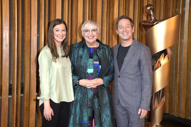 Alexandra Maria Lara, Claudia Roth und Florian Gallenberger bei der Bekanntgabe der Nominierungen für den Deutschen Filmpreis 2023 im Kino International. Berlin, 24.03.2023
