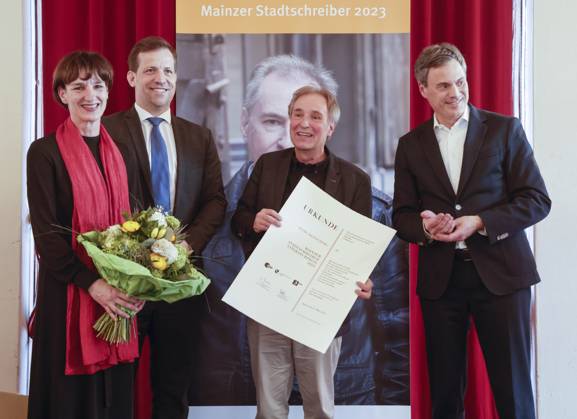 Entertainment Bilder des Tages Preisverleihung 38. Mainzer Stadtschreiber Literaturpreis im Kurfürstlichen Schloss zu Mainz, Kulturdezernentin Marianne Grosse, Oberbürgermeister Nino Haase, Preisträger Alois Hotschnig, ZDF Intendant Norbert Himmler 24.03.23