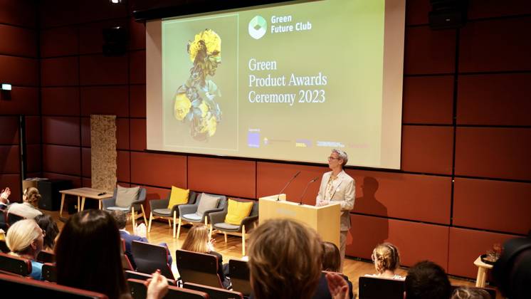 26.03.2023; Berlin, Deutschland, Europa, Welt Verleihung der Green Future Club Nachhaltigkeitspreise: Der Green Concept Award und der Green Product Award wurden ins Leben gerufen, um Produkte, Konzepte und Dienstleistungen auszuzeichnen, die in den Bereichen Nachhaltigkeit, Innovation und Design überzeugen. Start-ups und gegründete Unternehmen konnten sich für den Green Product Award bewerben, während der Green Concept Award visionäre Konzepte von Studenten und Absolventen prämierte. Insgesamt wurden in 14 Kategorien Preise vergeben, darunter Architektur & Tiny Houses, Mode, Mobilität und Sport. Ort: Die Nordischen Botschaften - Felleshus