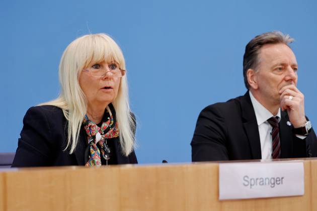 Iris Spranger, Vorsitzende der Innenministerkonferenz (IMK) und Senatorin für inneres, Digitalisierung und Sport, Land Berlin, Holger Münch, Präsident des Bundeskriminalamtes (BKA), Deutschland, Berlin, Bundespressekonferenz, Thema: Polizeiliche Kriminalstatistik 2022