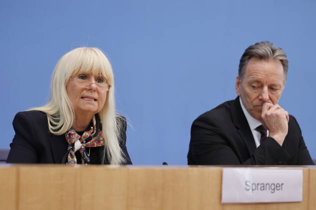 Iris Spranger, Vorsitzende der Innenministerkonferenz (IMK) und Senatorin für inneres, Digitalisierung und Sport, Land Berlin, Holger Münch, Präsident des Bundeskriminalamtes (BKA), Deutschland, Berlin, Bundespressekonferenz, Thema: Polizeiliche Kriminalstatistik 2022