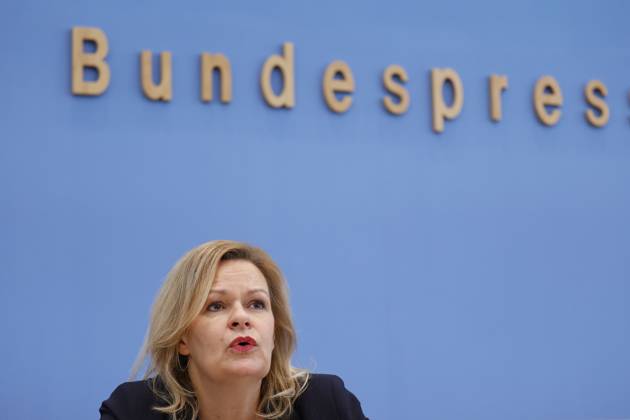 Bundesministerin des Innern und für Heimat Nancy Faeser, Deutschland, Berlin, Bundespressekonferenz, Thema: Polizeiliche Kriminalstatistik 2022