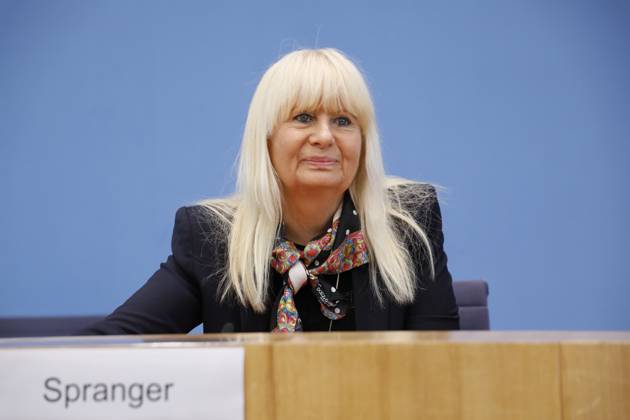 Iris Spranger, Vorsitzende der Innenministerkonferenz (IMK) und Senatorin für inneres, Digitalisierung und Sport, Land Berlin, Deutschland, Berlin, Bundespressekonferenz, Thema: Polizeiliche Kriminalstatistik 2022