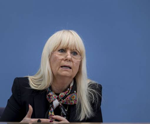 Iris Spranger, Vorsitzende der Innenministerkonferenz (IMK) und Senatorin fâˆöºr Inneres, Digitalisierung und Sport in Berlin in der Bundespressekonferenz in Berlin, 30.03.2023. Berlin Deutschland