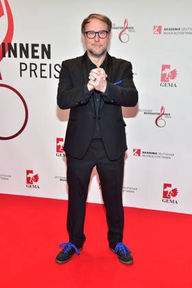 Deutscher MusikAutorenPreis 2023 Bjarne Mädel, Schauspieler Ankunft roter Teppich zur 14. Preisverleihung, Deutscher MusikAutorenPreis 2023 am 30. März in Berlin
