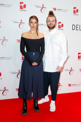 GEMA MusikautorInnenpreis 2023 Alina Süggeler und Andreas Andi Weizel (Frida Gold) beim 14. GEMA MusikautorInnenpreis im Ritz Carlton am 30.03.2023 in Berlin. Copyright: xEventpressxKochanx