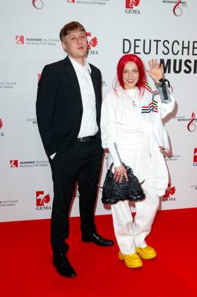 GEMA MusikautorInnenpreis 2023 Jacob Jüngst (JACE) und Haiyti (Ronja Zschoche) beim 14. GEMA MusikautorInnenpreis im Ritz Carlton am 30.03.2023 in Berlin. Copyright: xEventpressxKochanx