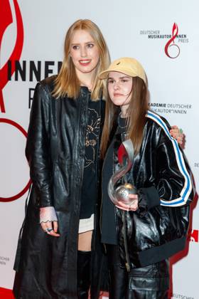 GEMA MusikautorInnenpreis 2023 Lea-Marie Becker und Luna (Alina Striedl) beim 14. GEMA MusikautorInnenpreis im Ritz Carlton am 30.03.2023 in Berlin. Copyright: xEventpressxKochanx