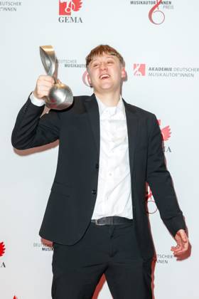 GEMA MusikautorInnenpreis 2023 Jacob Jüngst (JACE) beim 14. GEMA MusikautorInnenpreis im Ritz Carlton am 30.03.2023 in Berlin. Copyright: xEventpressxKochanx