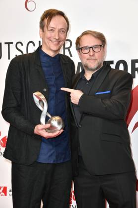 Volker Bertelmann und Bjarne Mädel beim 14. Deutschen Musikautor*innenpreis der GEMA 2023 im Hotel The Ritz-Carlton. Berlin, 30.03.2023