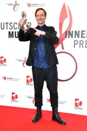 Volker Bertelmann beim 14. Deutschen Musikautor*innenpreis der GEMA 2023 im Hotel The Ritz-Carlton. Berlin, 30.03.2023