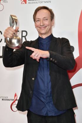 Volker Bertelmann beim 14. Deutschen Musikautor*innenpreis der GEMA 2023 im Hotel The Ritz-Carlton. Berlin, 30.03.2023