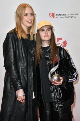 Lea und Luna beim 14. Deutschen Musikautor*innenpreis der GEMA 2023 im Hotel The Ritz-Carlton. Berlin, 30.03.2023