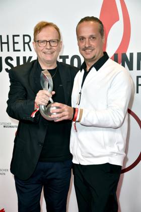 Michael Beil und Alex Christensen beim 14. Deutschen Musikautor*innenpreis der GEMA 2023 im Hotel The Ritz-Carlton. Berlin, 30.03.2023