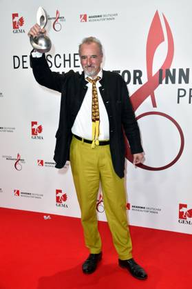 Fabio Nieder beim 14. Deutschen Musikautor*innenpreis der GEMA 2023 im Hotel The Ritz-Carlton. Berlin, 30.03.2023