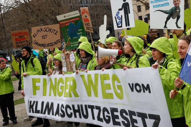 Demo der Bewegung Fridays for Future gegen die Klimaschutz Ergebnisse der Sitzung des Koalitionsausschusses vor dem Verkehrsministerium am 31.03,23 in Berlin Fridays for Future Demo gegen Klimaschutz Gesetz in Berlin