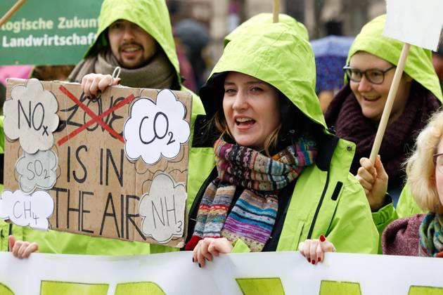 Demo der Bewegung Fridays for Future gegen die Klimaschutz Ergebnisse der Sitzung des Koalitionsausschusses vor dem Verkehrsministerium am 31.03,23 in Berlin Fridays for Future Demo gegen Klimaschutz Gesetz in Berlin