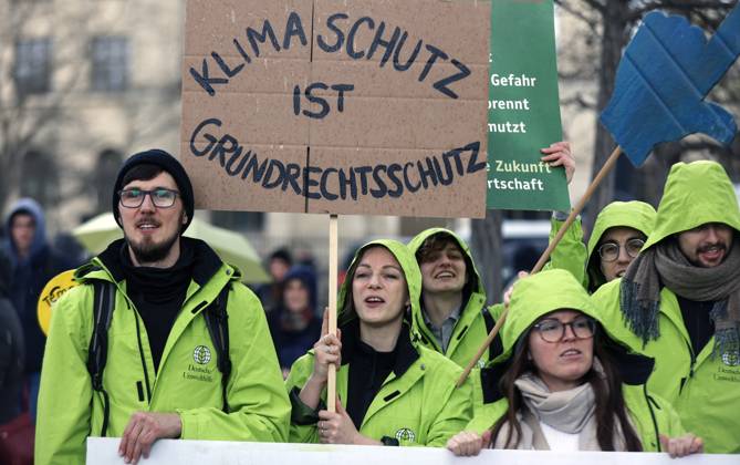 Fridays for future Demo Berlin, 31.03.2023 - Fridays for Future Demonstration am Bundesverkehrsministerium fuer die Einhaltung von Klimazielen und den Ruecktritt von Verkehrsminister Volker Wissing am Bundesverkehrsministerium. Berlin Berlin Deutschland