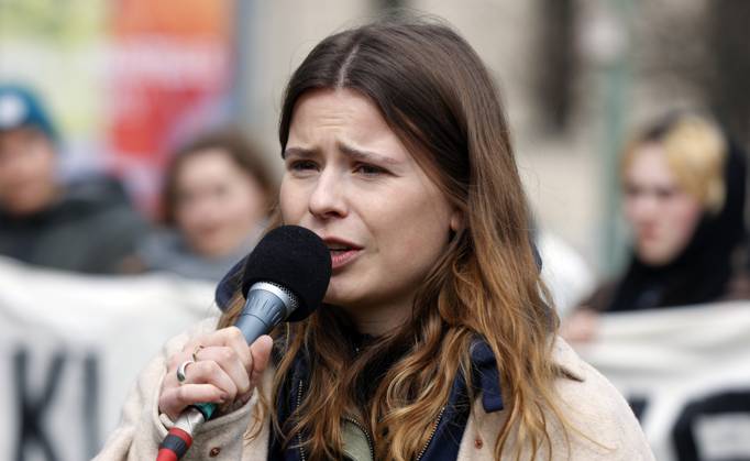 Luisa Neubauer Berlin, 31.03.2023 - Luisa Neubauer spricht waehrend einer Demonstration von Fridays for Future fuer die Einhaltung von Klimazielen. Berlin Berlin Deutschland