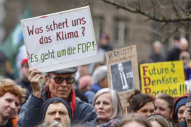 Fridays for future Demo Berlin, 31.03.2023 - Fridays for Future Demonstration am Bundesverkehrsministerium fuer die Einhaltung von Klimazielen und den Ruecktritt von Verkehrsminister Volker Wissing am Bundesverkehrsministerium. Berlin Berlin Deutschland