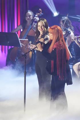 April 2, 2023, Austin, TX, United States: Singers ASHLEY MCBRYDE (l) and WYNONNA JUDD perform at the 2023 Country Music Awards (CMT) held for the first time in Austin, Texas on April 2, 2023 at the Moody Center before a sold out crowd. Austin United States - ZUMAd150 20230402_znp_d150_234 Copyright: xBobxDaemmrichx