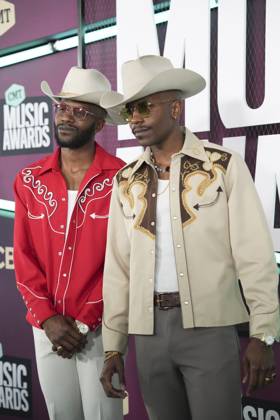 April 2, 2023, Austin, TX, United States: Singers TORRANCE THOMAS and THURMAN THOMAS walk the red carpet at the Country Music Television CMT Music Awards 2023 at the Moody Center in Austin, Texas on April 2, 2023 Austin United States - ZUMAd150 20230402_znp_d150_333 Copyright: xBobxDaemmrichx