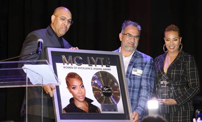 Entertainment Bilder des Tages April 15, 2023, Philadelphia, Pennsylvania, U.S: April 15, 2023, Philadelphia PA- Legendary grammy nominated rapper and actress, MC LYTE, was presented with the Women of Excellence legend award by WDAS radio executives at the WDAS Women of Excellence luncheon which was held at LIVE! Casino and Hotel Philadelphia PA Philadelphia U.S. - ZUMArf1_ 20230415_zaf_rf1_016 Copyright: xRickyxFitchettx