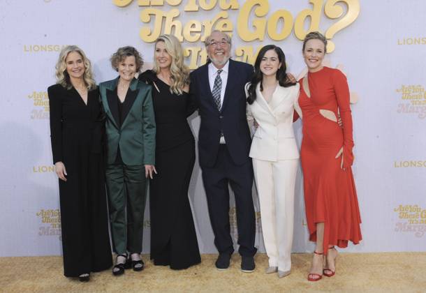 Bilder des Jahres 2023, Entertainment 04 April Entertainment Themen der Woche KW15 Entertainment Bilder des Tages Julie Ansell, Judy Blume, Kelly Fremon Craig, James Brooks, Abby Ryder Fortson, Rachel McAdams at arrivals for ARE YOU THERE GOD? IT’S ME, MARGARET Premiere, Westwood Regency Village Theatre, Los Angeles, CA April 15, 2023. Photo By: Elizabeth Goodenough Everett Collection at arrivals for ARE YOU THERE GOD? IT’S ME, MARGARET Premiere, Westwood Regency Village Theatre, Los Angeles, CA April 15, 2023. Photo By: Elizabeth Goodenough Everett Collection PUBLICATIONXNOTxINxCANxCHNxFRAxITAxJPNxNORxPOLxRUSxESPxUKxUSA