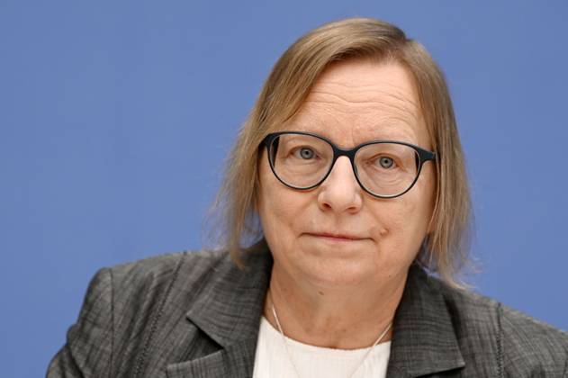 Barbara Schlomann bei der Bundespressekonferenz zur Veröffentlichung des Prüfberichts zur Berechnung der deutschen Treibhausgasemissionen für das Jahr 2022 im Haus der Bundespressekonferenz. Berlin, 17.04.2023