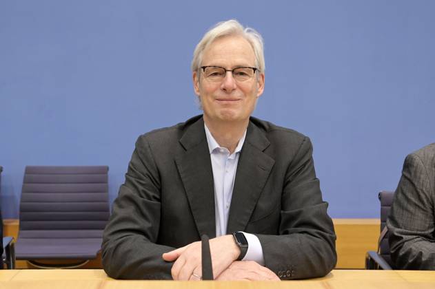 Thomas Heimer bei der Bundespressekonferenz zur Veröffentlichung des Prüfberichts zur Berechnung der deutschen Treibhausgasemissionen für das Jahr 2022 im Haus der Bundespressekonferenz. Berlin, 17.04.2023